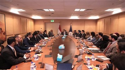 وزير السياحة والآثار يلتقي وفد من أعضاء هيئة التدريس والدراسين بكلية الدفاع الوطني الإماراتية خلال زيارتهم لمصر (صور)