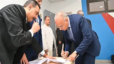 وزير الري يدلي بصوته في الانتخابات الرئاسية (صور)