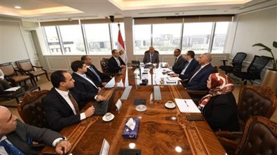 وزير الإسكان يلتقي مسئولي المبادرة الوطنية لتطوير الصناعة المصرية 