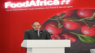وزير التجارة والصناعة يستعرض فرص ومقومات قطاع الصناعات الغذائية بمصر (صور)
