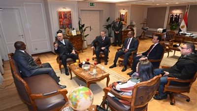 وزير الإسكان يعرض على نظيره الزيمبابوي التجربة العمرانية المصرية في مختلف جوانبها (صور)