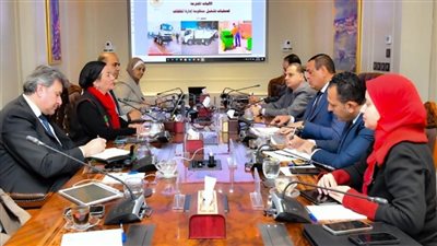 وزيرا البيئة والتنمية المحلية يناقشان الآليات المقترحة لعمليات تشغيل منظومة إدارة المخلفات (صور)