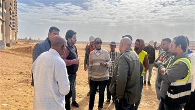 وزير الإسكان: تخصيص 21045م٢ لإقامة 5 مشروعات صناعية بمدينة السويس الجديدة (صور)