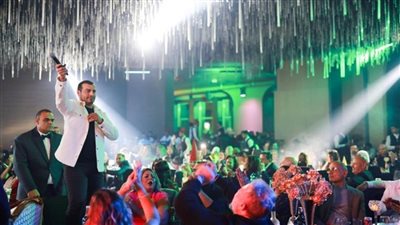 إيهاب توفيق يشعل سهرات ليلة رأس السنة بـ5 حفلات كاملة العدد (صور)