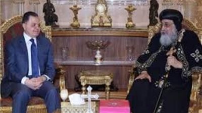وزير الداخلية بالكاتدرائية لتهنئة البابا تواضروس: الكنيسة تعلي قيم التسامح والإخاء
