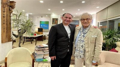 محمد فودة يهنئ الفنان فاروق حسني بعيد ميلاده عبر 