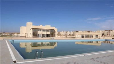 رئيس جهاز العاشر من رمضان يتفقد مشروع نادي المحور الشرقي على مساحة 17 فدانا