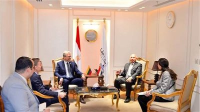 مصر وليتوانيا تبحثان التعاون في مجال النقل البري