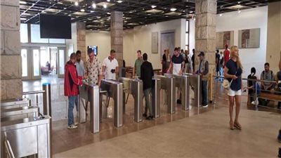 تشغيل أول ماكينة لإصدار تذاكر زيارة المتاحف والمواقع الأثرية بوادي الملوك بالأقصر