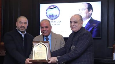 مشروعات «مستقبل وطن» تكرم الدكتور أيمن صبحي لمجهوداته في الانتخابات الرئاسية