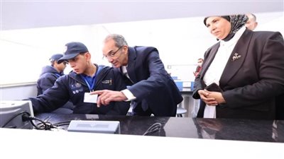 وزير الاتصالات يزور شركتي برمجيات تصدران خدماتهما للخارج انطلاقا من أسيوط (صور)