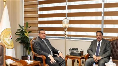 وزير التنمية المحلية يتابع مع محافظ مطروح الموقف التنفيذي للمشروعات القومية والخدمية