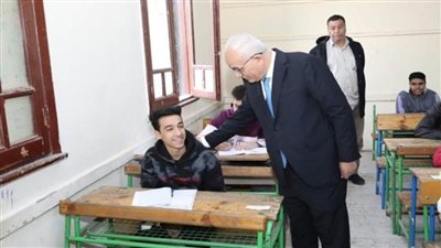 وزير التعليم يتفقد امتحانات الفصل الدراسي الأول للشهادة الإعدادية بالجيزة (صور)