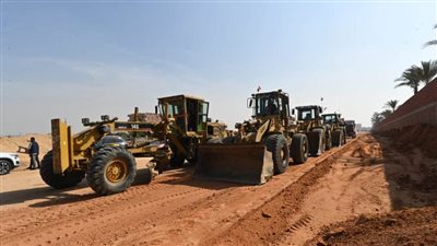 وزير الإسكان يتفقد أعمال الطرق والمرافق بالمناطق المضافة لمدينة الشروق (صور)