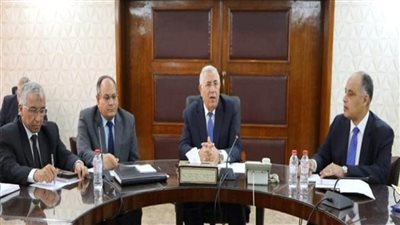 وزير الزراعة يبحث مع قيادات الوزارة التوسع فى تقديم وتطوير خدمات الإرشاد الزراعي (صور)