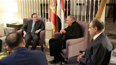 شكري يستقبل وزير خارجية إسبانيا فور وصوله إلى بروكسل (صور)