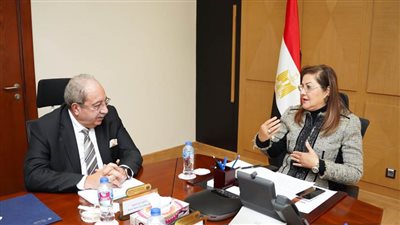 وزيرة التخطيط تلتقي رئيس مجلس أمناء جامعة إسلسكا (صور)