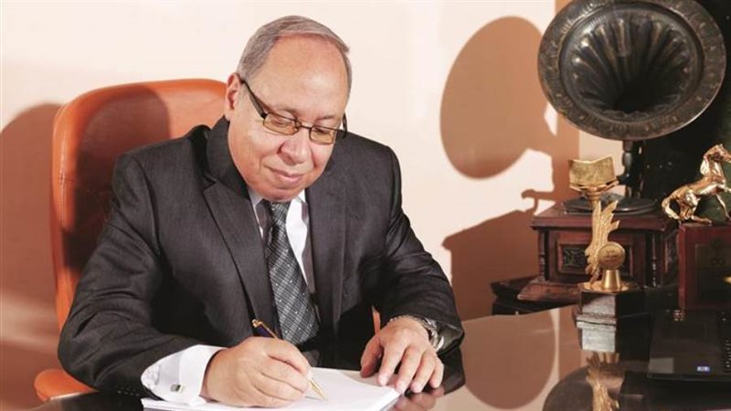 الكاتب الصحفى سمير