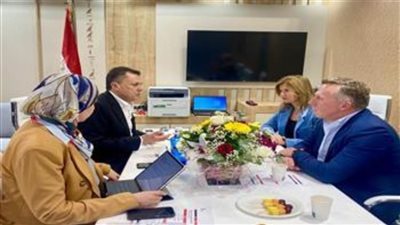وزير السياحة والآثار يختتم زيارته لمدريد بلقاء مجموعة من ممثلي ومسئولي شركات الطيران