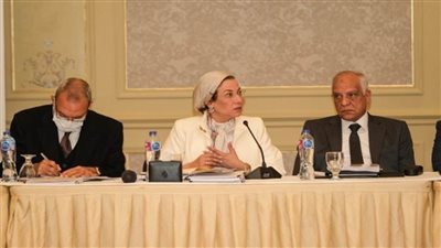 وزيرة البيئة تترأس الاجتماع الأول للجنة تسيير مشروع إدارة تلوث الهواء وتغير المناخ في القاهرة الكبرى (صور)
