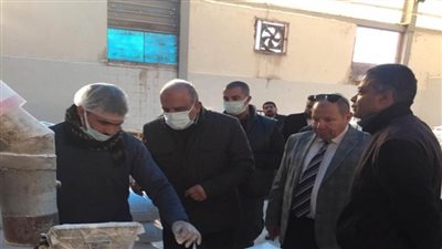 وزير قطاع الأعمال يتفقد شركة النصر للملاحات بالإسكندرية (صور)