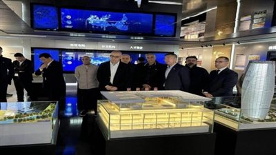 وزير الإسكان يلتقي رئيسى القطاع الدولي والمكتب الهندسي الثامن بشركة 