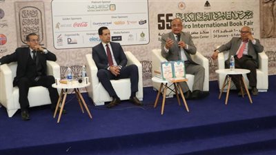 متخصصون يناقشون 