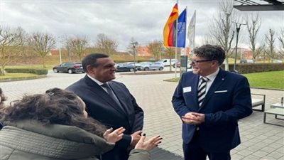 وزير التنمية المحلية يلتقي عددا من ممثلي الشركات الألمانية العاملة في مجالات الابتكار (صور)