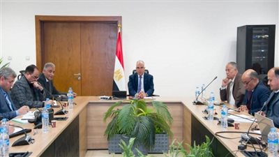 وزير الري يتابع الاستعداد لفترة أقصى الاحتياجات وأعمال تطهيرات الترع والمصارف (صور)