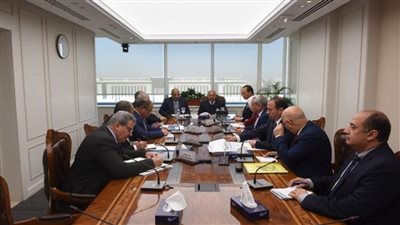 وزيرا النقل وقطاع الأعمال العام يبحثان التعاون المشترك لتوطين صناعة الأتوبيسات في مصر (صور)