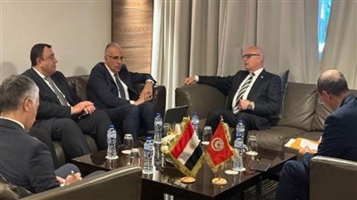 وزير الري يلتقي وزير الموارد المائية التونسي (صور)