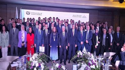 وزير التعليم العالي ورئيس جامعة عين شمس يشهدان حفل تخرج الطلاب الحاصلين على الشهادة المزدوجة (صور)