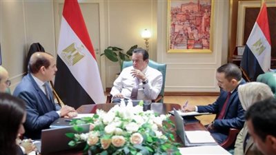 وزير الصحة يوجه بتكثيف الإجراءات الوقائية للاكتشاف المبكر ومنع دخول أي أمراض معدية من الخارج