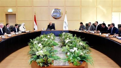 وزير النقل يتابع تقدم أعمال تنفيذ الخط الأول للقطار الكهربائي السريع (صور)