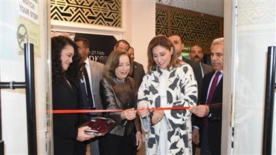 وزيرة الثقافة تفتتح معرِض 