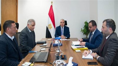 وزير الري يتابع أعمال تطوير منظومة صيانة المجاري المائية ومعدات الصيانة الوقائية بالوزارة 