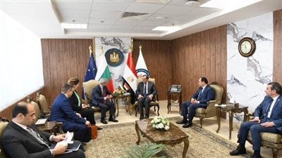 الملا يبحث مع وزير الطاقة البلغاري الفرص الاستثمارية المتاحة في البترول والطاقة الخضراء (صور)