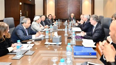 وزيرة البيئة تلتقي ممثل المفوضية الأوروبية لبحث رؤى تطبيق آلية تعديل الحدود الكربونية في مصر 