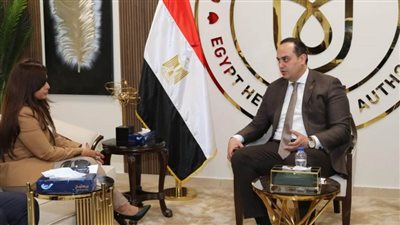 رئيس هيئة الرعاية الصحية يبحث مع 