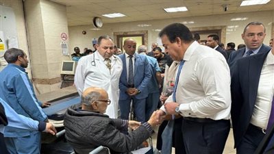 وزير الصحة يتفقد مستشفى العجوزة ويستمع لآراء المواطنين حول مستوى الخدمة (صور)