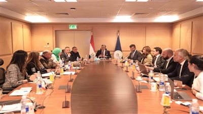 وزير السياحة والآثار يبحث سبل التعاون مع 