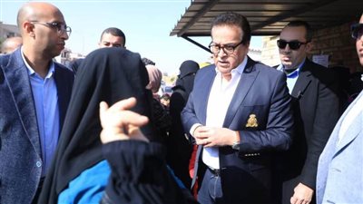 وزير الصحة يتفقد مستشفى الشروق المركزي ويوجه بإحالة مدير المستشفى للتحقيق 