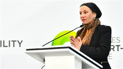 وزيرة البيئة تستعرض أحدث التطورات بمجال الطاقة المستدامة والخضراء في 