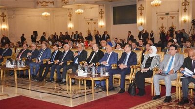 وزير التجارة يستعرض جهود الوزارة لتطوير القطاع الصناعي (صور)