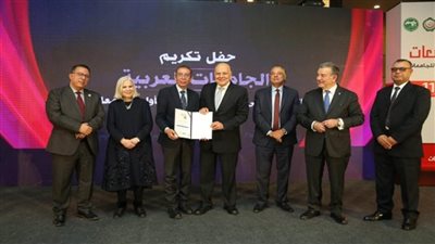 بالصور.. د. نهاد المحبوب رئيس جامعة مصر للعلوم والتكنولوجيا يتسلم شهادة نجاح الجامعة فى النسخة الأولى من التصنيف العربى للجامعات