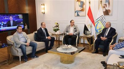 رئيس هيئة الرعاية الصحية والرئيس التنفيذي لشركة إيكو ميديكال الإماراتية يلتقيان محافظ جنوب سيناء لبحث التعاون