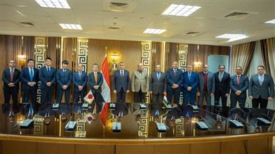 وزير الإنتاج الحربي يشهد توقيع عقد تصنيع مشترك بين 