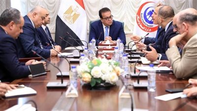 وزير الصحة يعقد اجتماعا لمتابعة مستجدات إعداد الإحصائيات والخرائط الصحية للأمراض (صور)