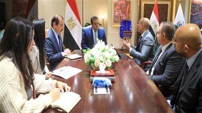 وزير الصحة يبحث مع «استرازينيكا» إضافة علاج جديد لبروتوكول علاج مرضى سرطان الكبد