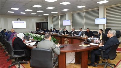 وزير العمل يترأس إجتماع  اللجنة التشريعية المُختصة بإعداد مشروع قانون العمالة المنزلية (صور)